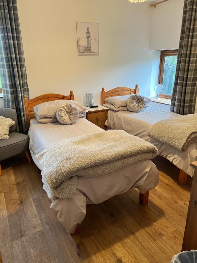 Beudy Bach Bed & Breakfast Cross Hands Zewnętrze zdjęcie