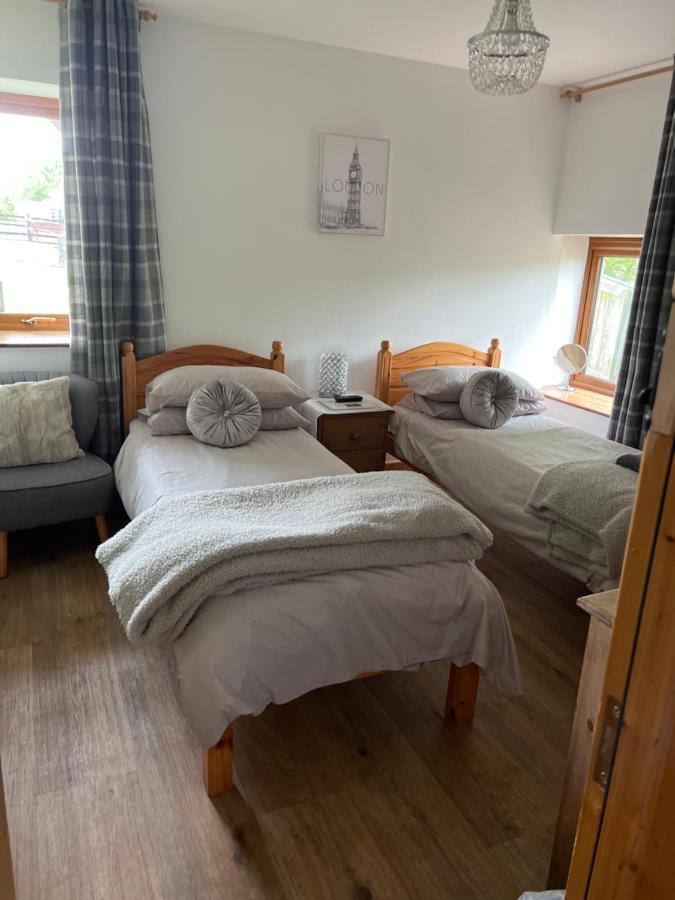 Beudy Bach Bed & Breakfast Cross Hands Zewnętrze zdjęcie