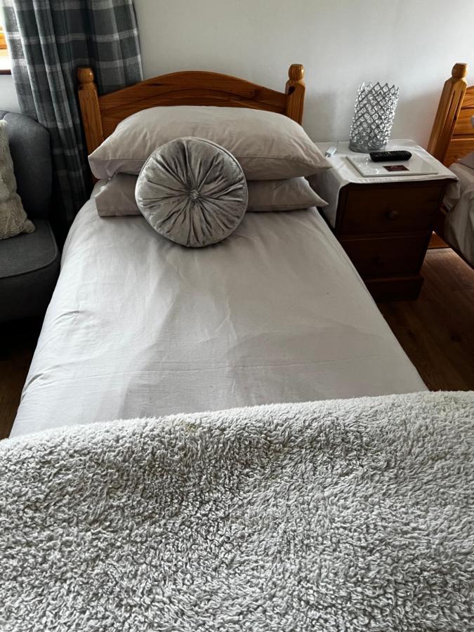 Beudy Bach Bed & Breakfast Cross Hands Zewnętrze zdjęcie