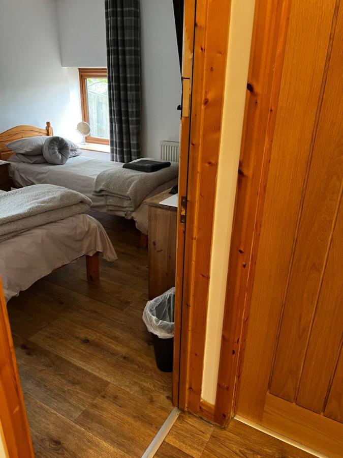 Beudy Bach Bed & Breakfast Cross Hands Zewnętrze zdjęcie