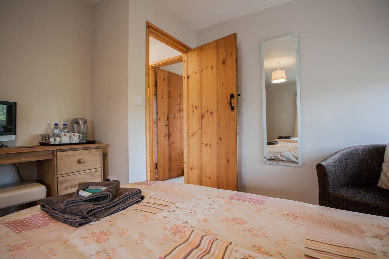 Beudy Bach Bed & Breakfast Cross Hands Zewnętrze zdjęcie