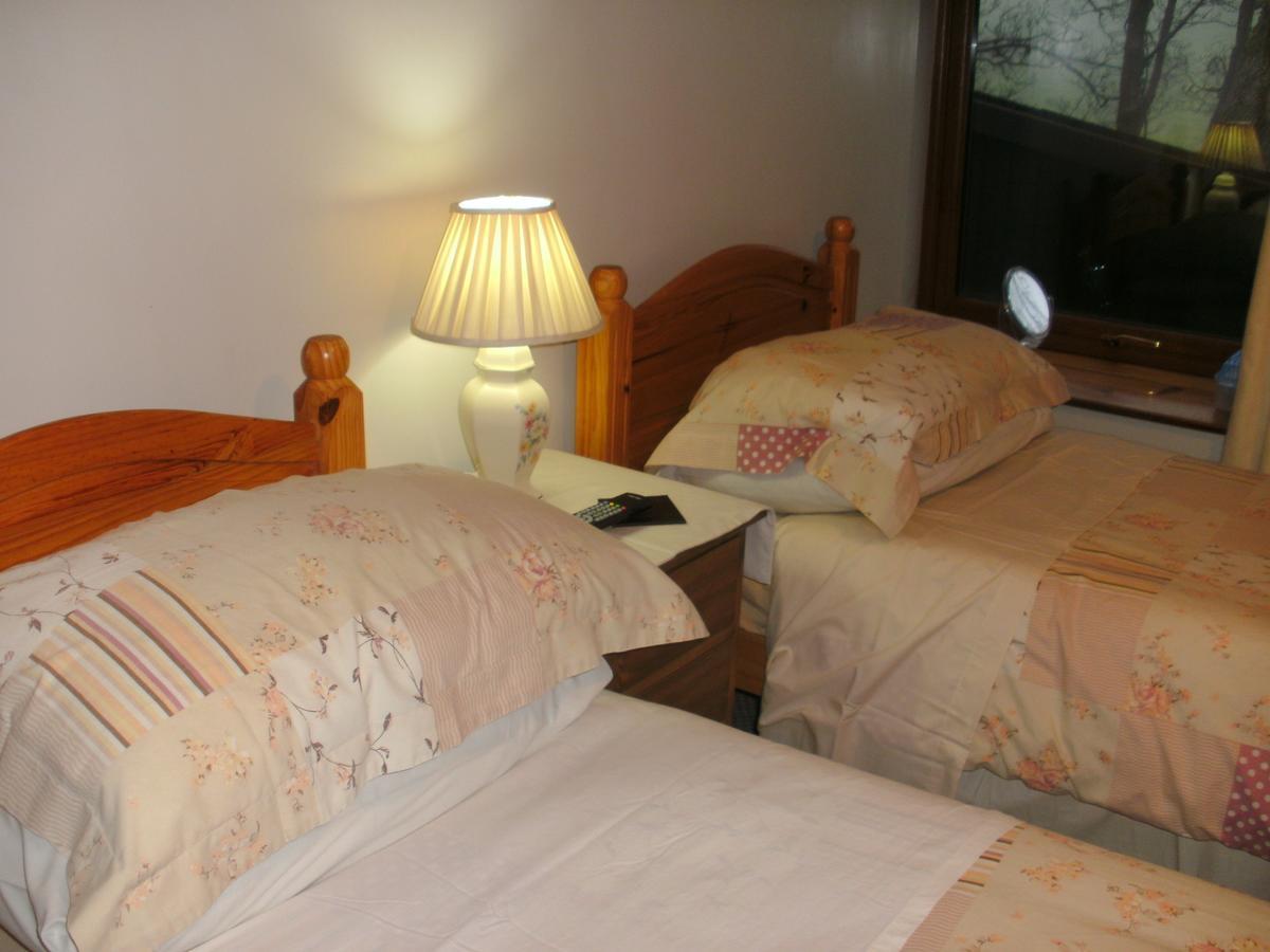 Beudy Bach Bed & Breakfast Cross Hands Zewnętrze zdjęcie