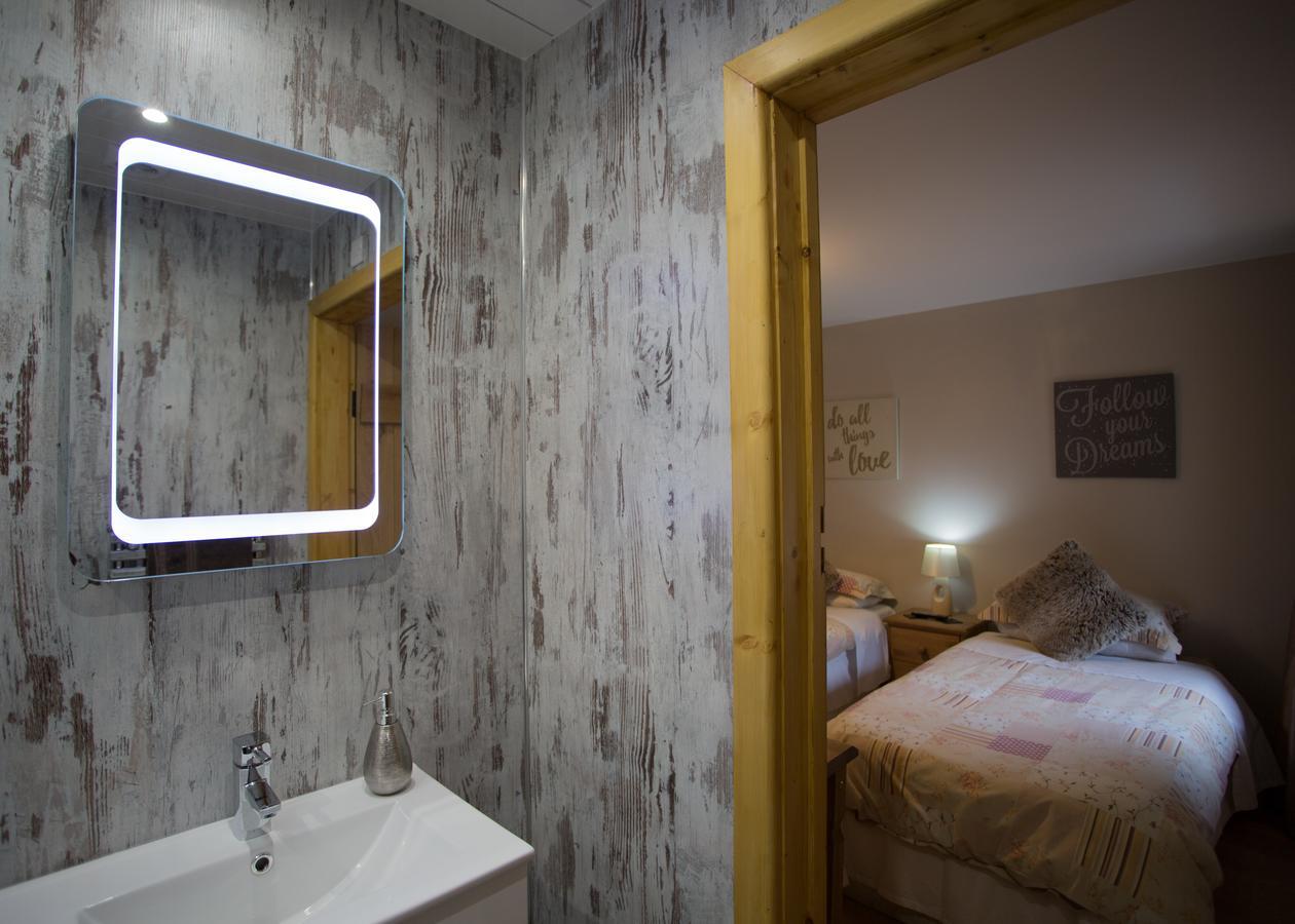 Beudy Bach Bed & Breakfast Cross Hands Zewnętrze zdjęcie